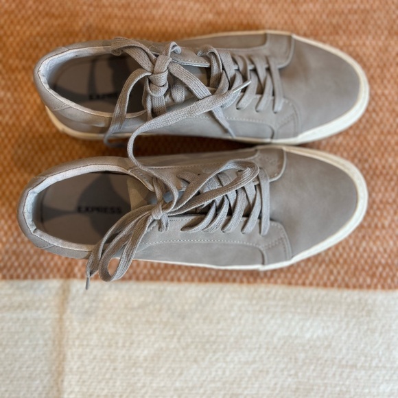 Men’s Express gray, soft suedish leather upper “ dress” sneakers. - Picture 1 of 3